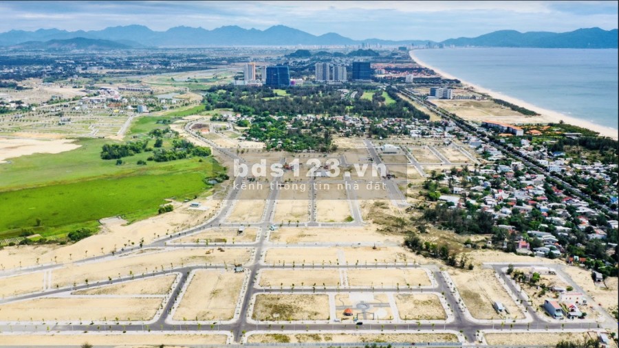 Còn suất đất nền biệt thự view trực diện sông, 2 mặt tiền, cách biển 500m giá chỉ 5,36 tỷ —> đã có sổ