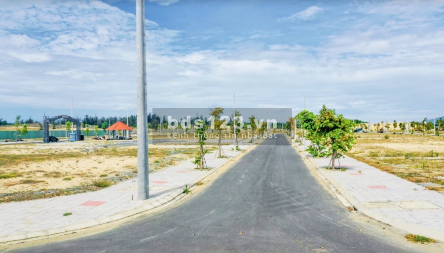 Còn suất đất nền biệt thự view trực diện sông, 2 mặt tiền, cách biển 500m giá chỉ 5,36 tỷ —> đã có sổ