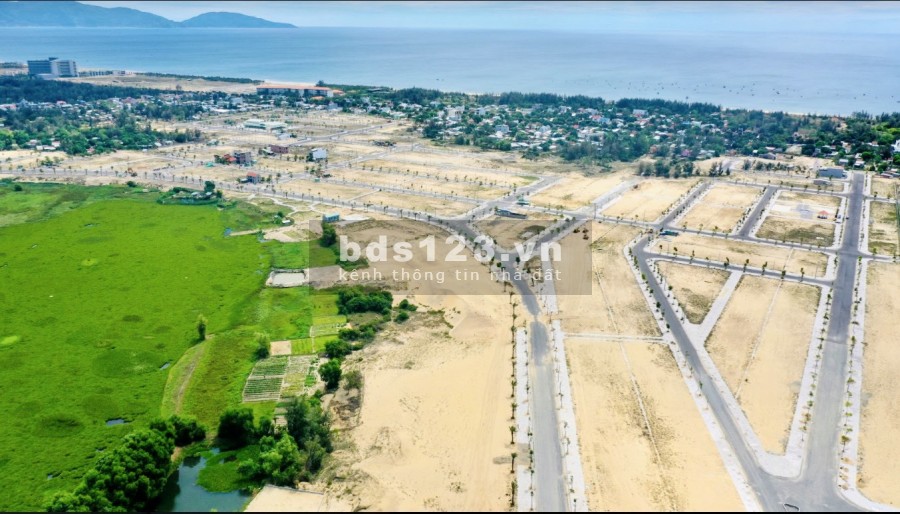 Còn suất đất nền biệt thự view trực diện sông, 2 mặt tiền, cách biển 500m giá chỉ 5,36 tỷ —> đã có sổ