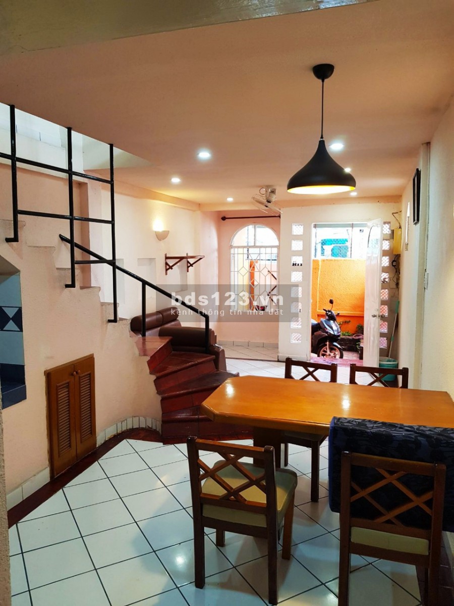 Nhà nguyên căn 1 trệt 1 lầu, DT 3.7x13m, đường Bùi Thị Xuân, phường 1, quận Tân Bình. Giá 13 triệu
