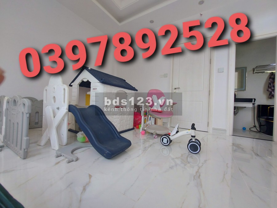 Chính chủ cần bán căn biệt thự 8.5x15 đang hoàn thiện gần chợ Bình Chánh .