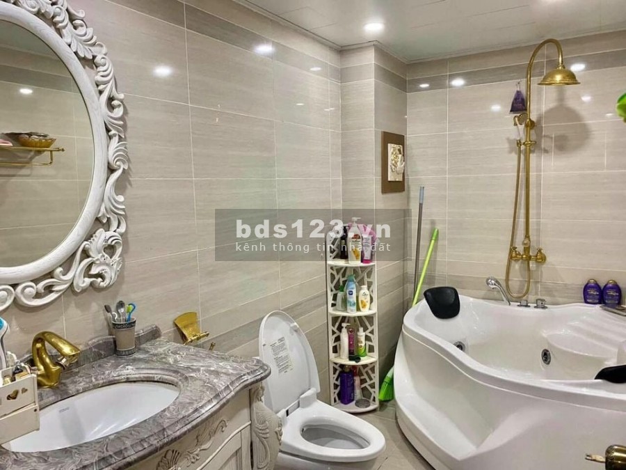Bán Nhà Phố Nguyễn Trãi, 5 Tầng, Nhỉnh 4 Tỷ, Lô Góc, Ô Tô Đỗ Cửa