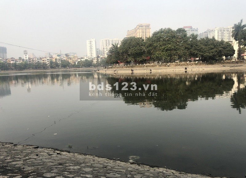 Bên Hồ, Nhà Ở đẹp kết hợp kinh doanh Cà Phê tại hồ Hoàng Cầu, phố Mai Anh Tuấn – Đống Đa