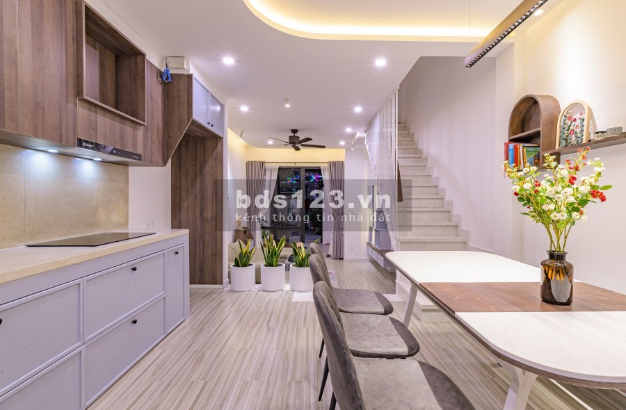 Bên Hồ, Nhà Ở đẹp kết hợp kinh doanh Cà Phê tại hồ Hoàng Cầu, phố Mai Anh Tuấn – Đống Đa
