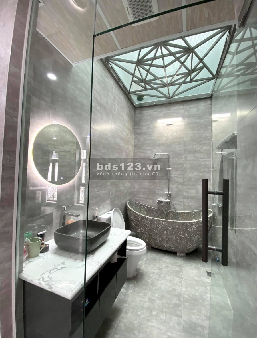 Bên Hồ, Nhà Ở đẹp kết hợp kinh doanh Cà Phê tại hồ Hoàng Cầu, phố Mai Anh Tuấn – Đống Đa