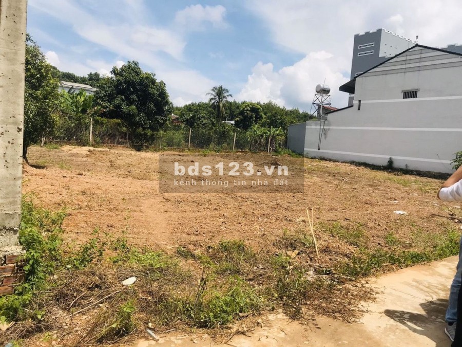 Bán 432m2 đất mặt tiền La Văn Cầu hướng Tây nam.