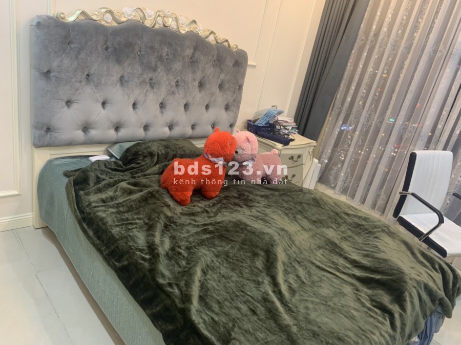 Cần bán gấp căn 93m2 Royal city giá 4 tỷ, full nội thất, có sổ đỏ