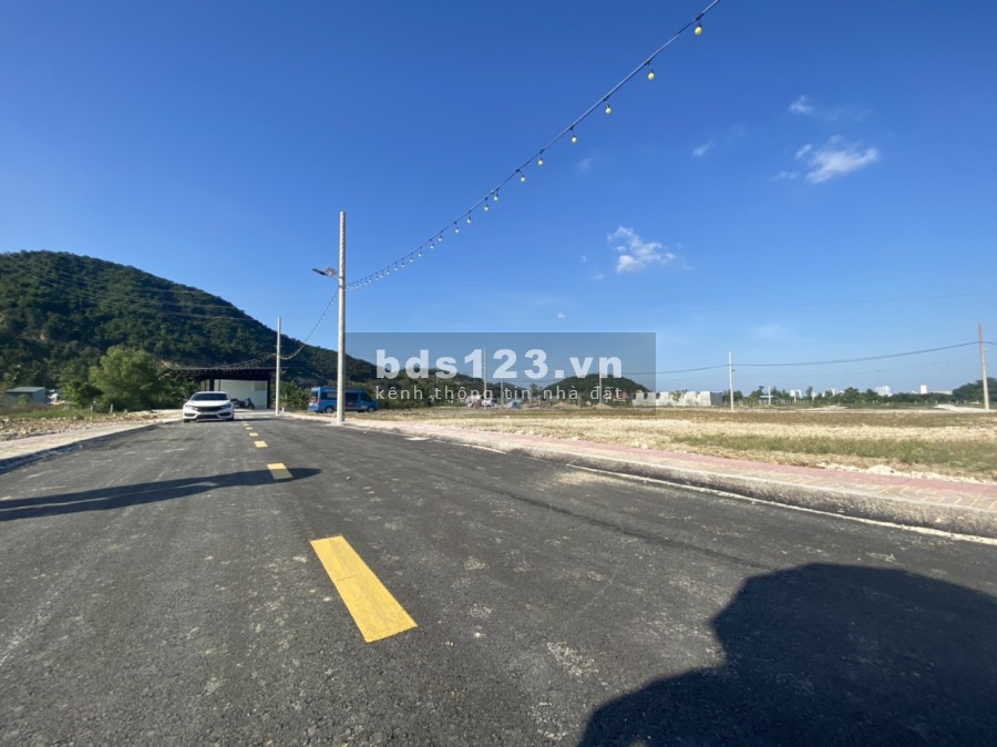 Cuối năm kẹt tiền bán nhanh lô đất thuộc tp Nha Trang đường nhựa 7m giá chỉ 890tr/92m2 full thổ cư