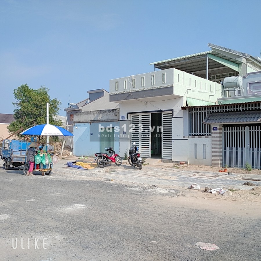 Cần bán căn nhà nằm trên 3 lô liền kề, 2 mặt tiền thị Trấn Phước Hải