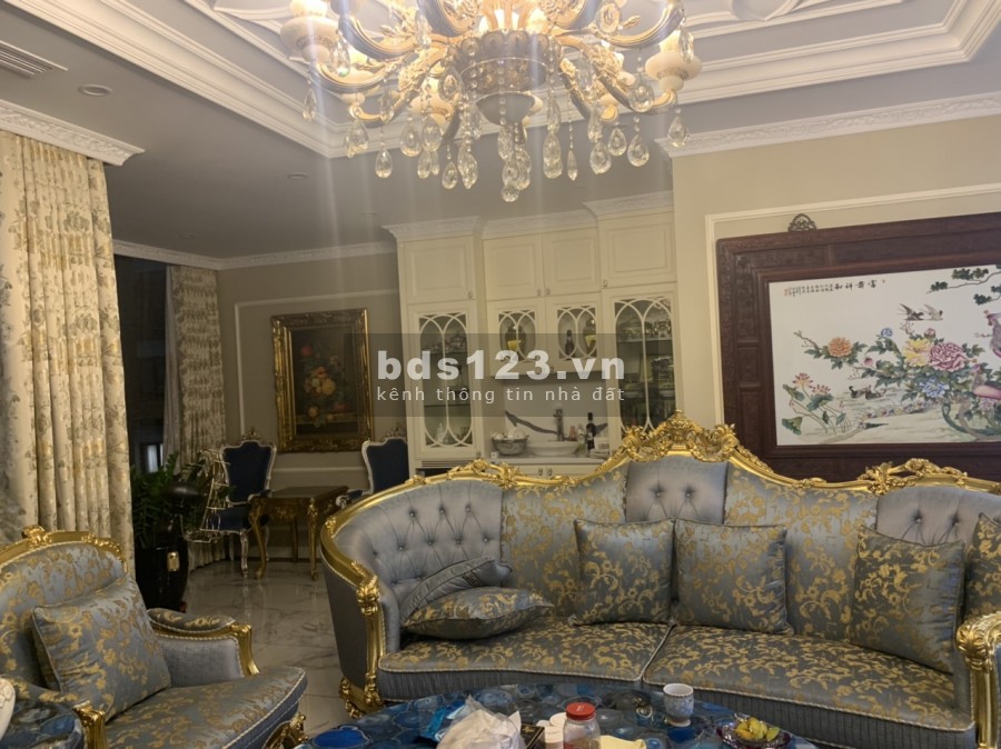 Cần bán gấp căn 93m2 Royal city giá 4 tỷ, full nội thất, có sổ đỏ
