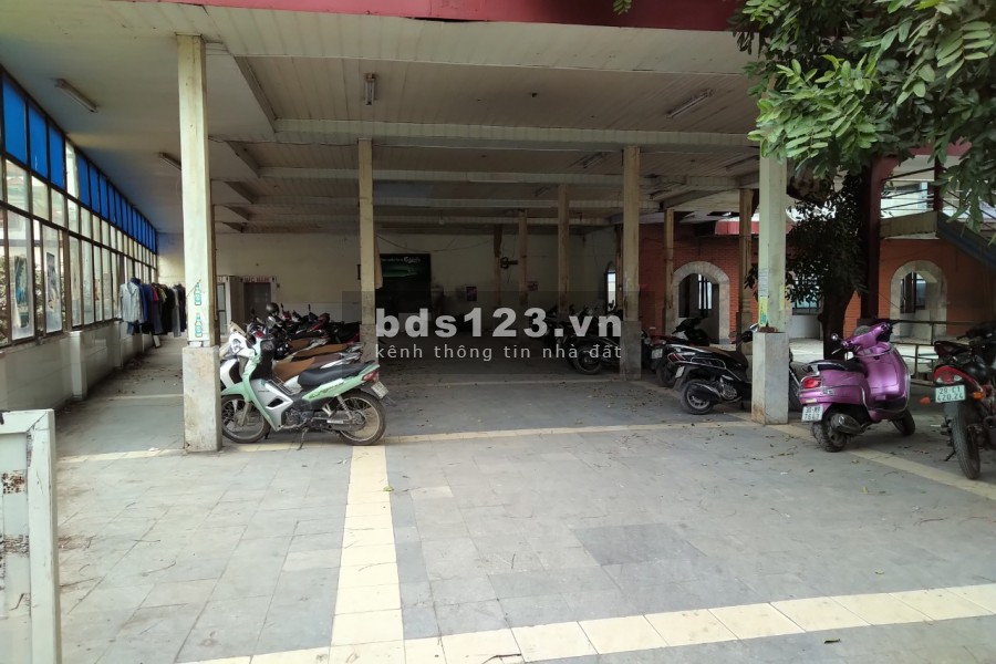Mặt bằng kv Ngọc Hà 2000m2. Phù hợp nhà hàng lớn, sự kiện, trường học.