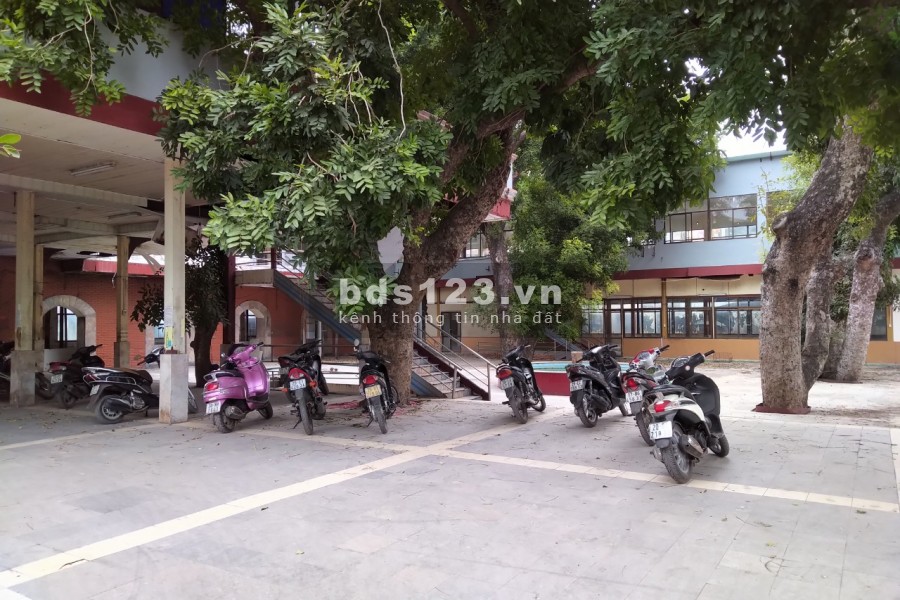 Mặt bằng kv Ngọc Hà 2000m2. Phù hợp nhà hàng lớn, sự kiện, trường học.