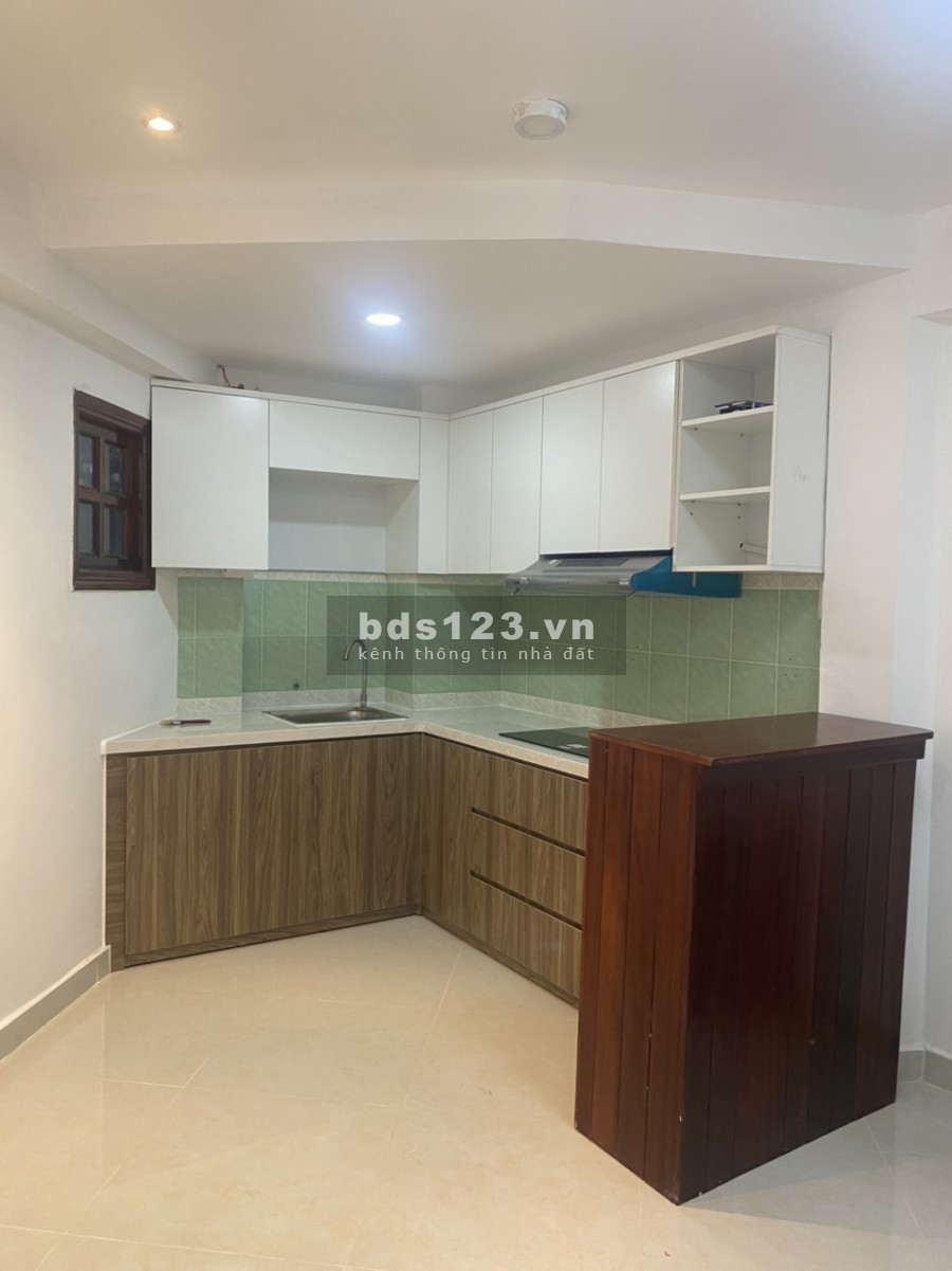 Cho thuê nhà 4 tầng dt 42m2 hẻm 100 Thích Quảng Đức, Phường 5, Q.Phú Nhuận, giá 14 triệu/tháng