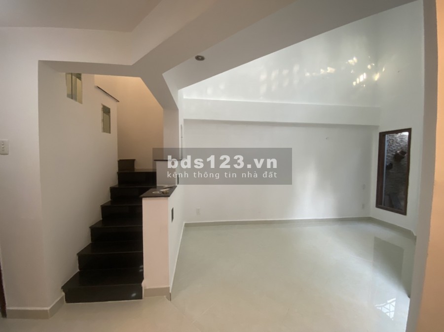 Cho thuê nhà 4 tầng dt 42m2 hẻm 100 Thích Quảng Đức, Phường 5, Q.Phú Nhuận, giá 14 triệu/tháng