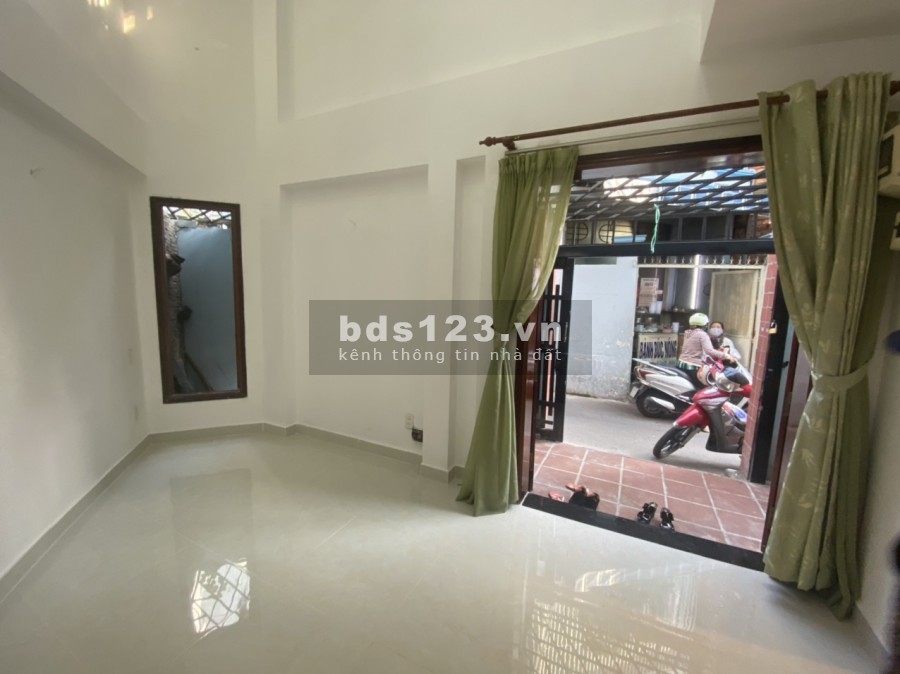 Cho thuê nhà 4 tầng dt 42m2 hẻm 100 Thích Quảng Đức, Phường 5, Q.Phú Nhuận, giá 14 triệu/tháng