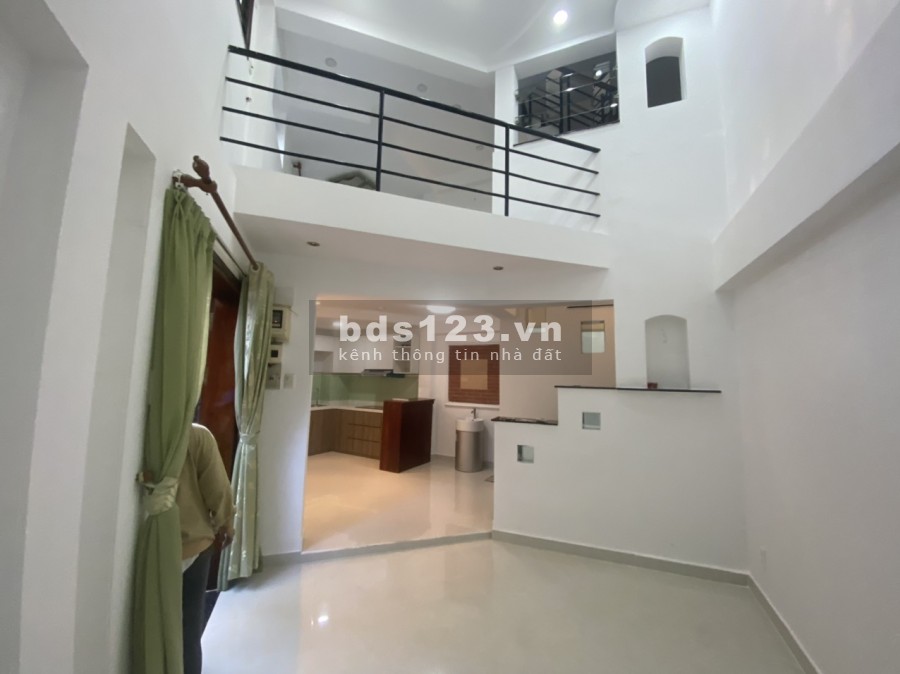 Cho thuê nhà 4 tầng dt 42m2 hẻm 100 Thích Quảng Đức, Phường 5, Q.Phú Nhuận, giá 14 triệu/tháng