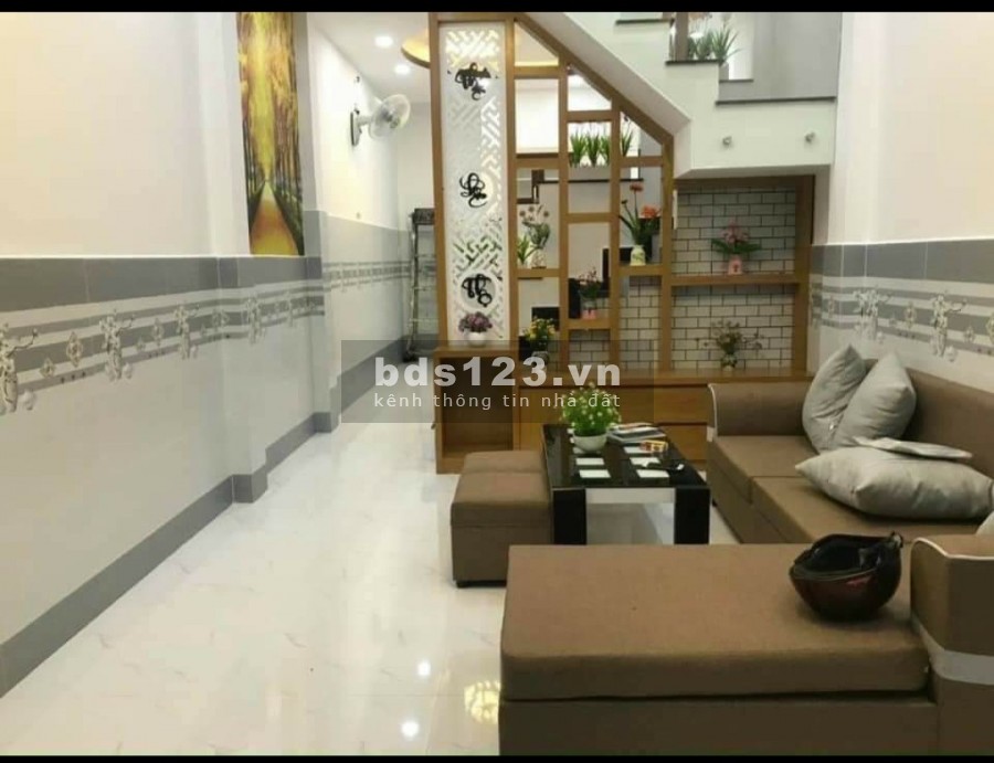 Căn nhà 1 trệt 2 lầu đút thật, 2 phòng ngủ, gần Hưng Long_Bình Chánh, SHR