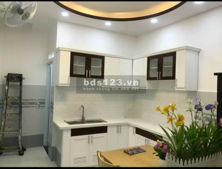 Căn nhà 1 trệt 2 lầu đút thật, 2 phòng ngủ, gần Hưng Long_Bình Chánh, SHR
