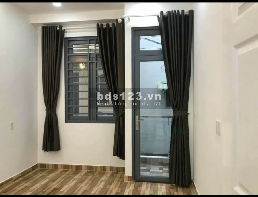 Căn nhà 1 trệt 2 lầu đút thật, 2 phòng ngủ, gần Hưng Long_Bình Chánh, SHR