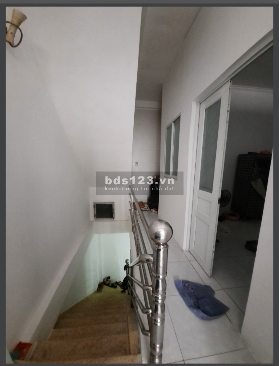 Nhà 5PN cách MT Trần Hưng Đạo P1 Q5 chỉ 5M. Sát Q1 giá 17Tr