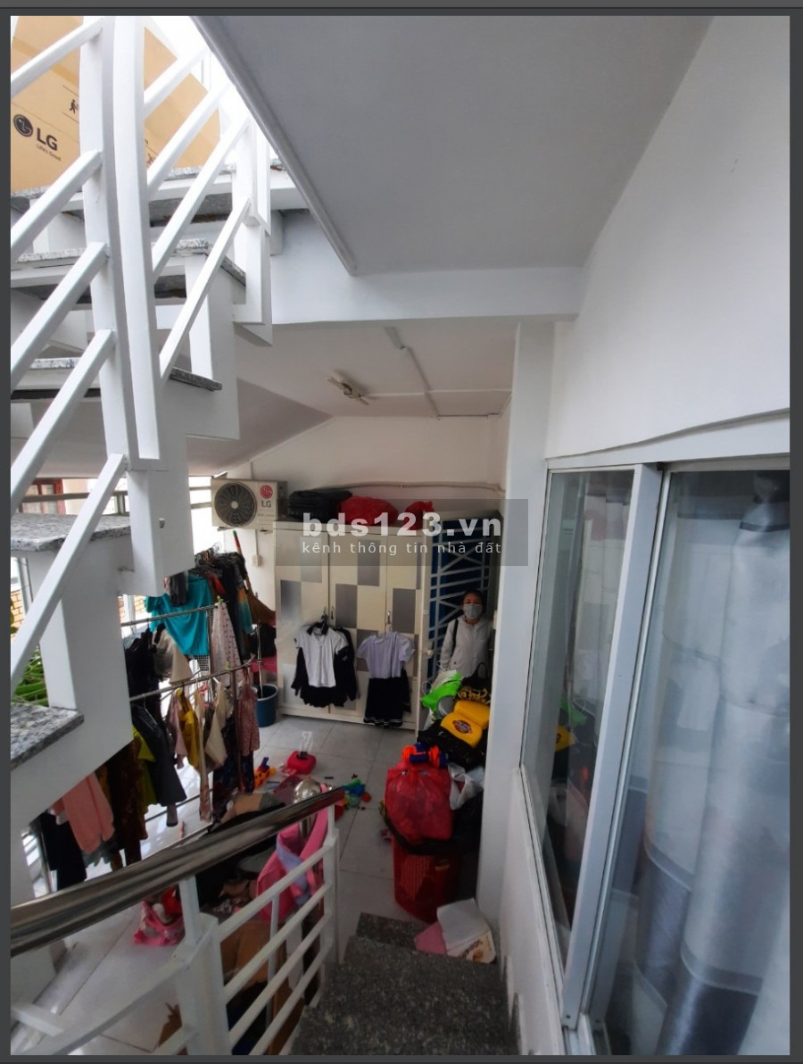 Nhà 5PN cách MT Trần Hưng Đạo P1 Q5 chỉ 5M. Sát Q1 giá 17Tr