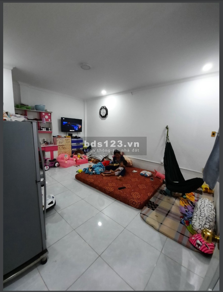 Nhà 5PN cách MT Trần Hưng Đạo P1 Q5 chỉ 5M. Sát Q1 giá 17Tr