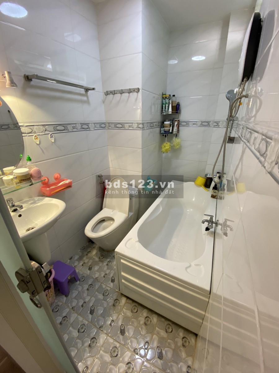 Cần bán gấp nhà mới, ở liền Nguyễn Chí Thanh, Phường 4, Quận 11. Giá chỉ 3.9 tỷ