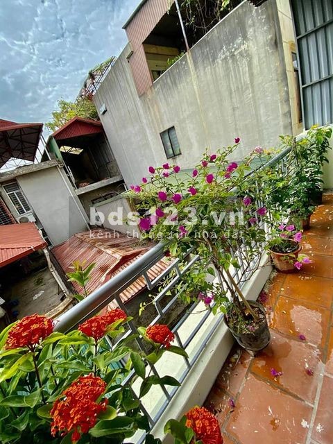 Bán nhà MỚI Cầu Giấy. 50m ra phố. 30m2 giá chỉ 2.7 tỷ.