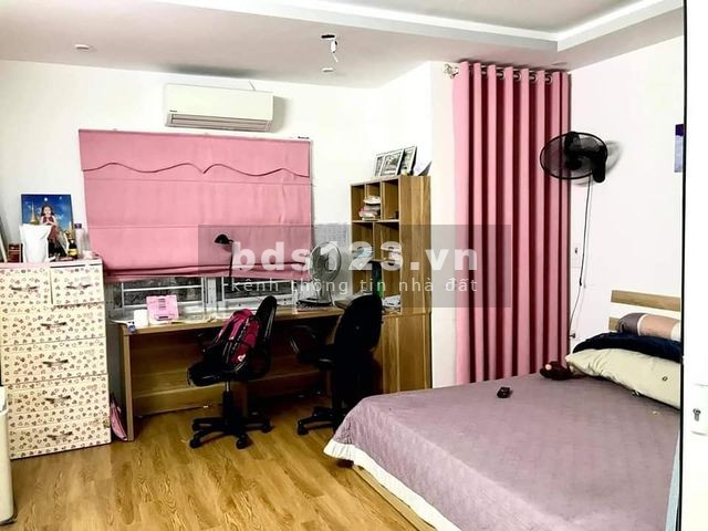 Bán nhà MỚI Cầu Giấy. 50m ra phố. 30m2 giá chỉ 2.7 tỷ.
