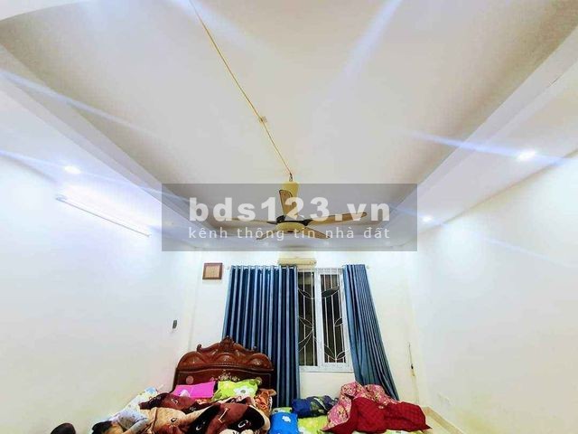 Bán nhà Đội Cấn. nhà đẹp giá XINH. 20m ra mặt phố. 5 tầng giá 2.75 tỷ.