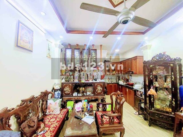 Bán nhà Đội Cấn. nhà đẹp giá XINH. 20m ra mặt phố. 5 tầng giá 2.75 tỷ.