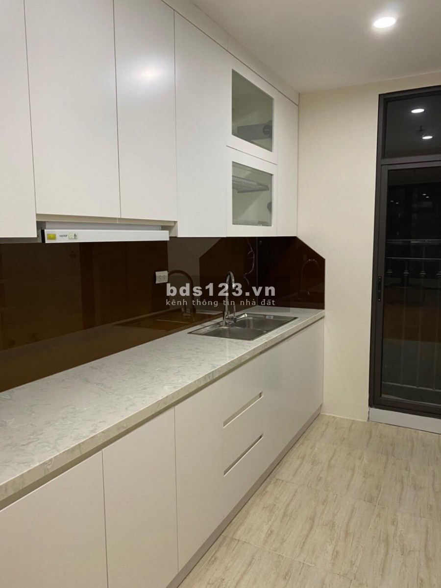 Cho thuê căn hộ chung cư 2 ngủ tại Chelsea Residence Yên Hòa