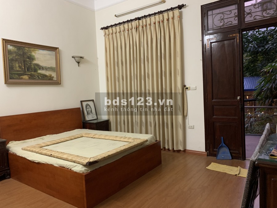Cho thuê nhà phố Thái Hà 50m2 x 3 tầng 2 ngủ full 10 triệu. Lh 0377983070