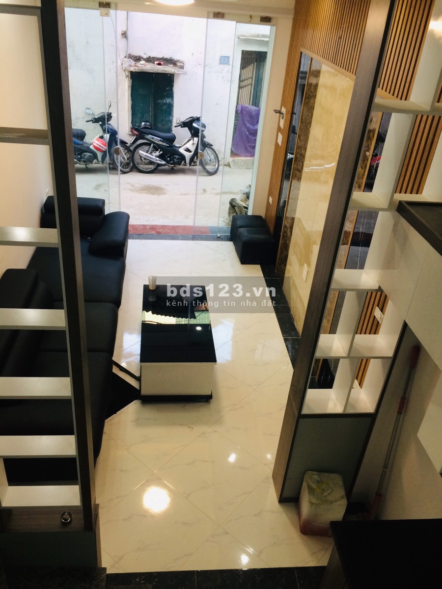 Bán nhà ngõ 121 Thái Thịnh , 31m2x4T, cách đường ô tô 30m. Giá 2.95 tỷ