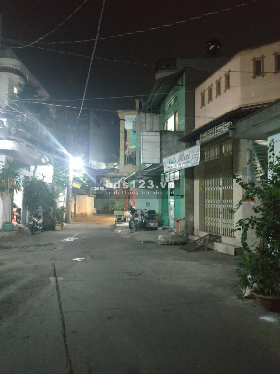 Cần tiền bán gấp nhà HXH (4m x 12.1m) đường Lạc Long Quân, F.3, Quận 11. Tiện vào ở ngay