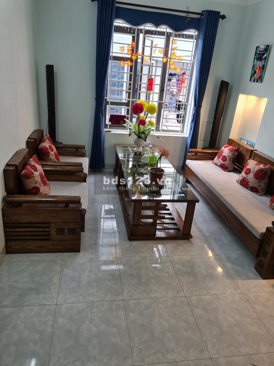 Bán gấp nhà riêng, mặt tiền Xóm Chiếu, Q4, SHR, 74m2, chỉ 3,5 tỷ!