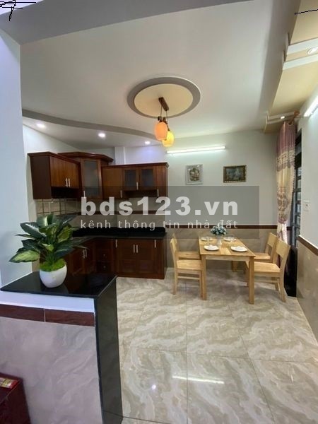 Chủ tịch Quận, Bán gấp nhà khu an cư TK Quận 1, Trần Hưng Đạo vào 30m, 36m2, 4PN, Chỉ 4 tỷ 9