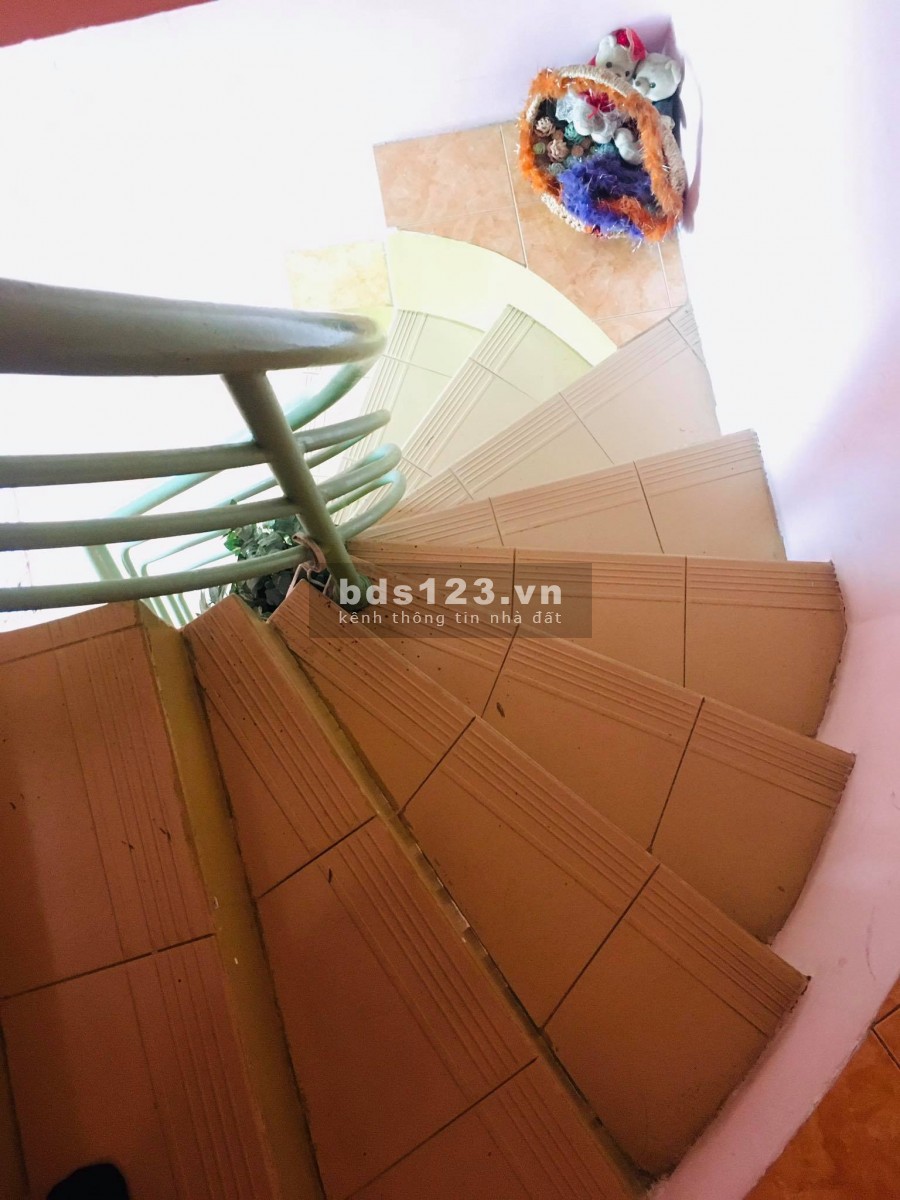 Bán nhà sát mặt tiền Cách Mạng Tháng 8 Quận 3_Kế Q1 4 tầng giá 4 tỷ