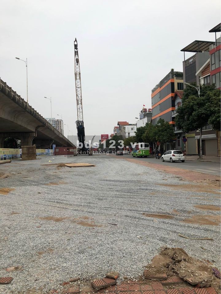 Giá rẻ hơn vàng mảnh đất phố Trạm Long Biên. DT 93m2