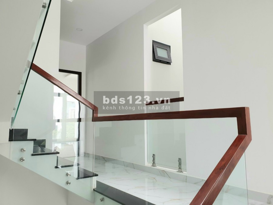 Bán nhà mặt tiền đường 25A Tân Quy 5x19 4 tầng thang máy