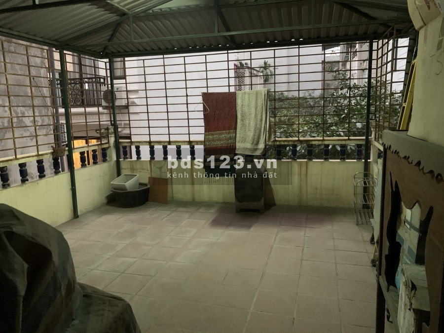 Cho thuê nhà phố Thái Hà 50m2 x 3 tầng 2 ngủ full 10 triệu. Lh 0377983070