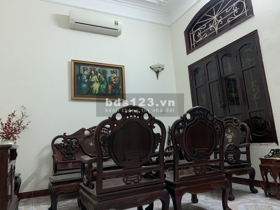 Cho thuê nhà phố Thái Hà 50m2 x 3 tầng 2 ngủ full 10 triệu. Lh 0377983070