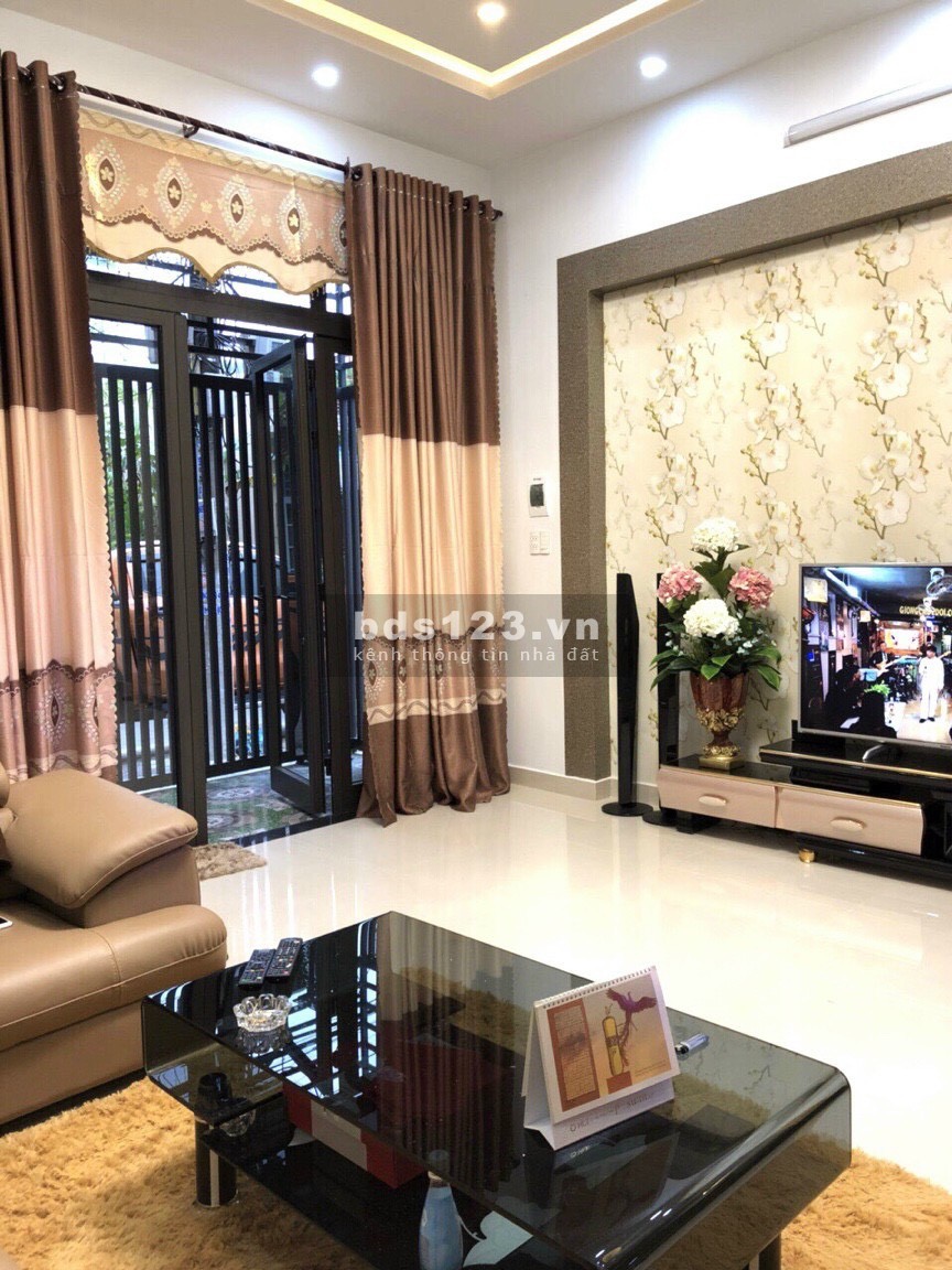Bán nhà đẹp 3 tầng mặt tiền Lê Văn Thịnh, Liên Chiểu, Đà Nẵng