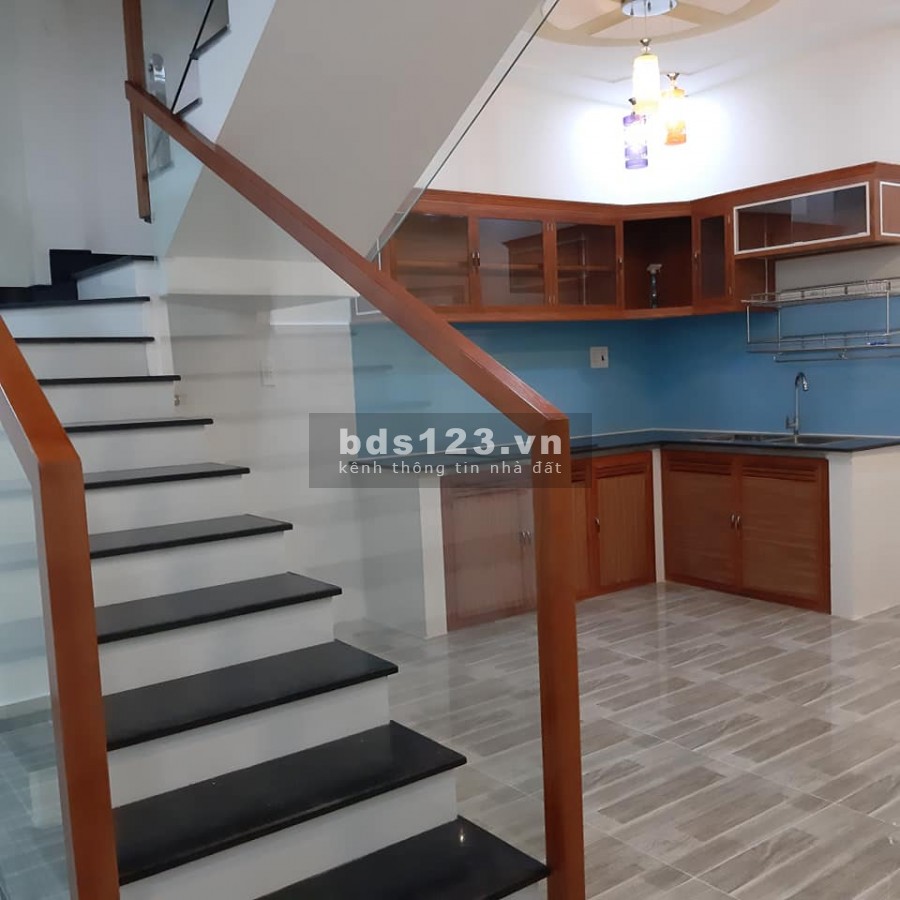 Bán nhà 40m2 hẻm xe hơi cách MT lớn 10m Phan Huy Ích giá hơn 3 tỷ
