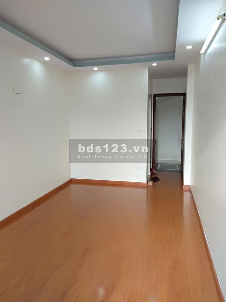 XẢ HÀNG TẾT View cảnh Hồ Bán Gấp nhà Định Công 38m2, 2.55 tỷ