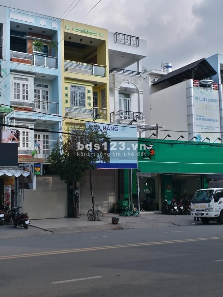 Đường Lê Quốc Hưng - dt: 4.5 x 28 - vị trí sầm uất