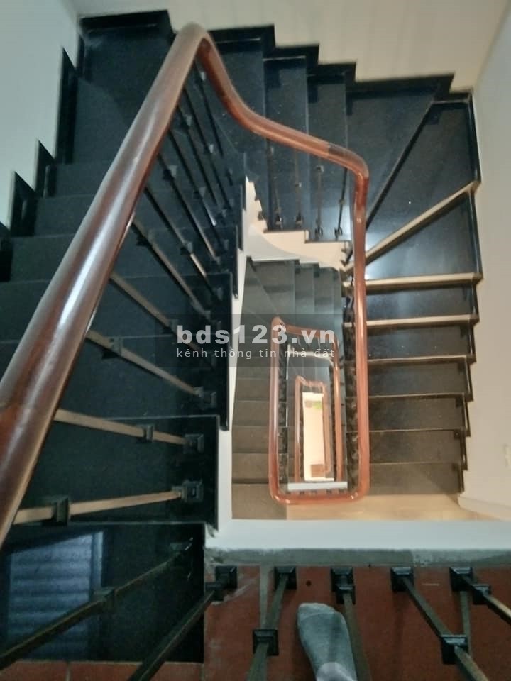 Cần bán nhà mặt ngõ 303 đường Bát Khối 85m2 x 4T, 4.5m MT, giá 5.7 tỷ. Gara Ô tô, Kd.