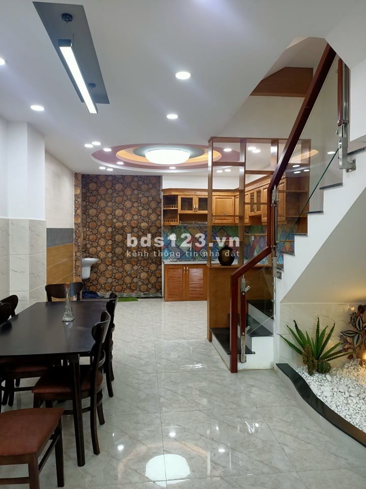 Cần bán gấp nhà mặt tiền kinh doanh ngay Lê Đức Thọ, 5 tầng 250m2, giá chỉ 8 tỷ