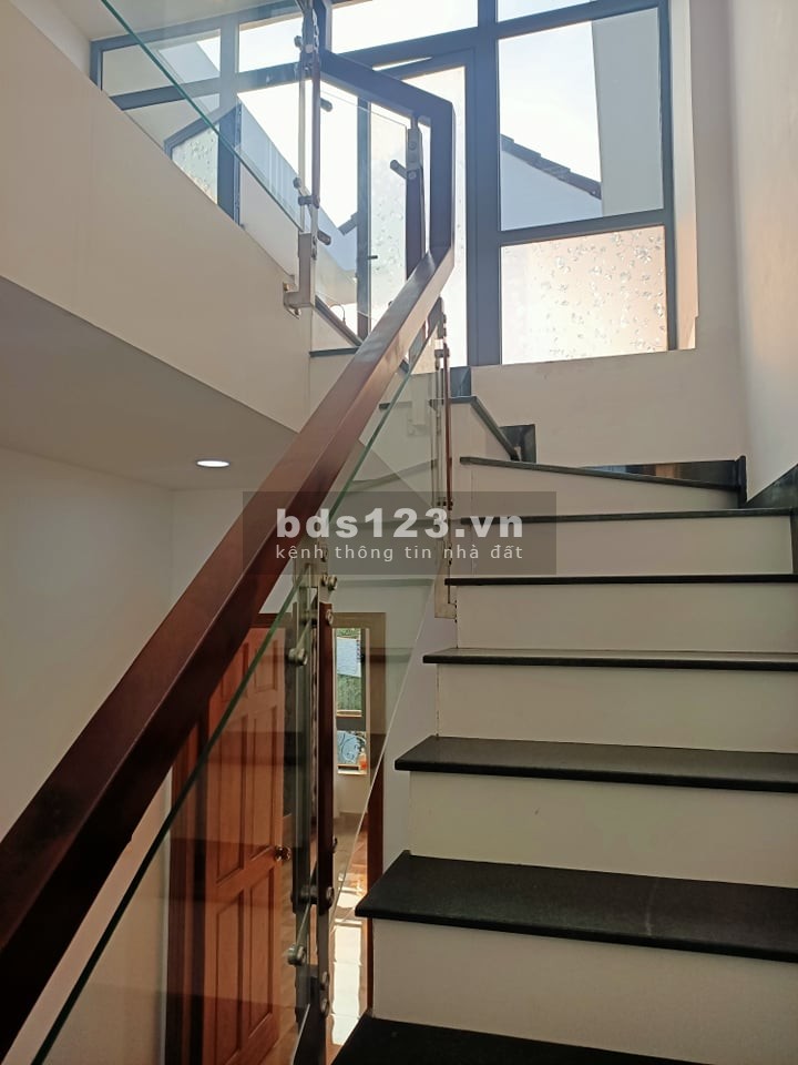Cần bán gấp nhà mặt tiền kinh doanh ngay Lê Đức Thọ, 5 tầng 250m2, giá chỉ 8 tỷ
