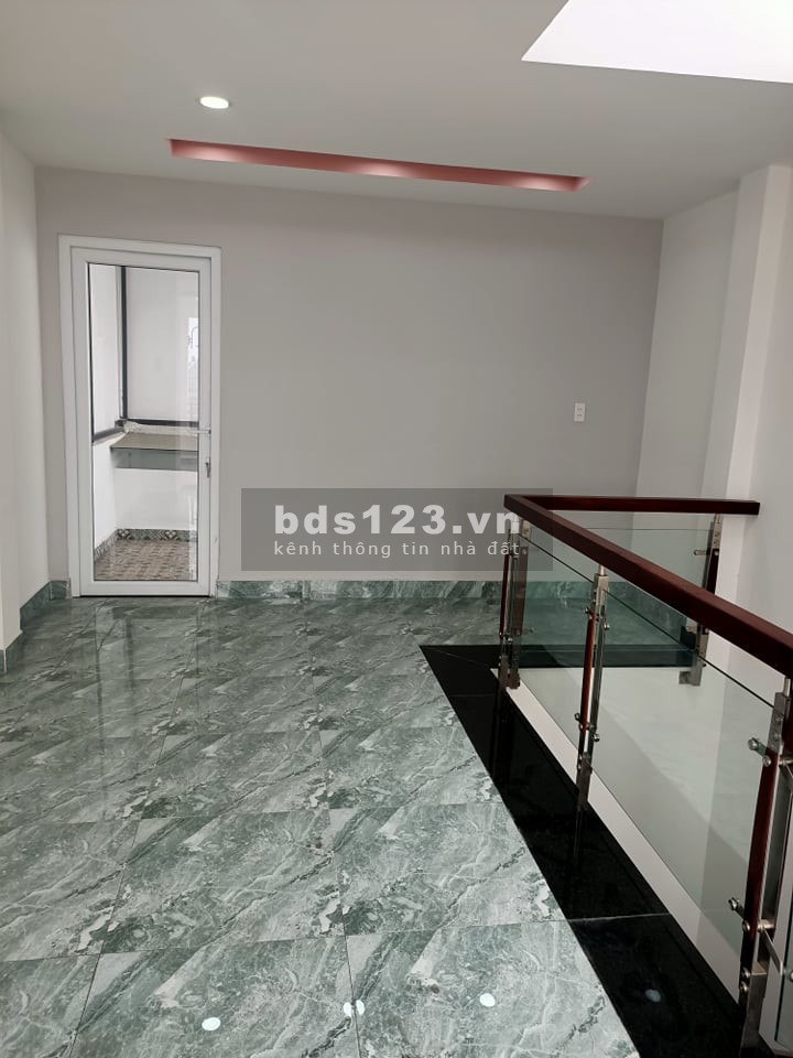 Cần bán gấp nhà mặt tiền kinh doanh ngay Lê Đức Thọ, 5 tầng 250m2, giá chỉ 8 tỷ
